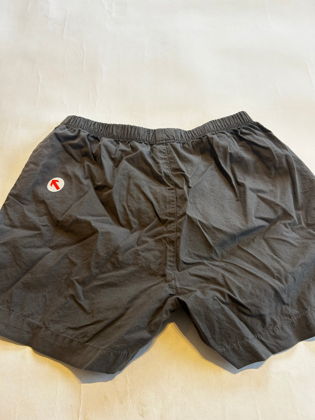 Konges Sløjd Dark grey motif shorts