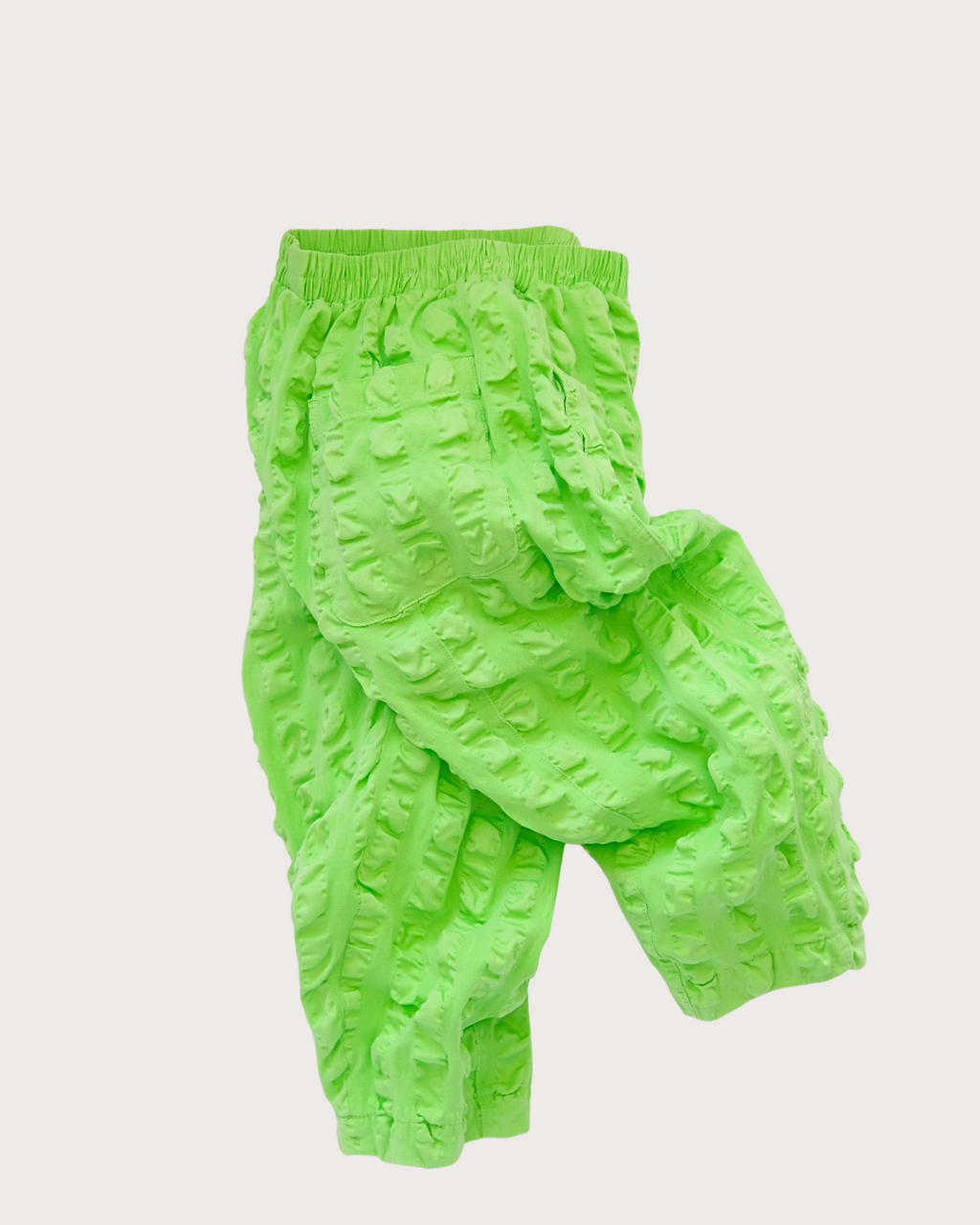 Elasticated waistband detail on Manu barrel leg trousers for kids